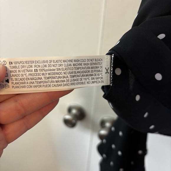 Forever 21 Black Top with White Dots Size XL - Picture 6 of 10